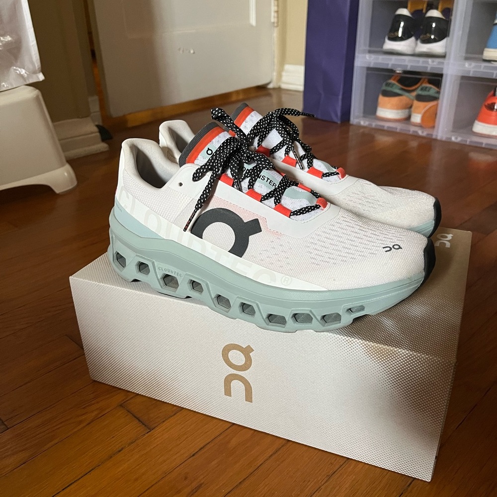 On Running Cloudmonster Size 10.5